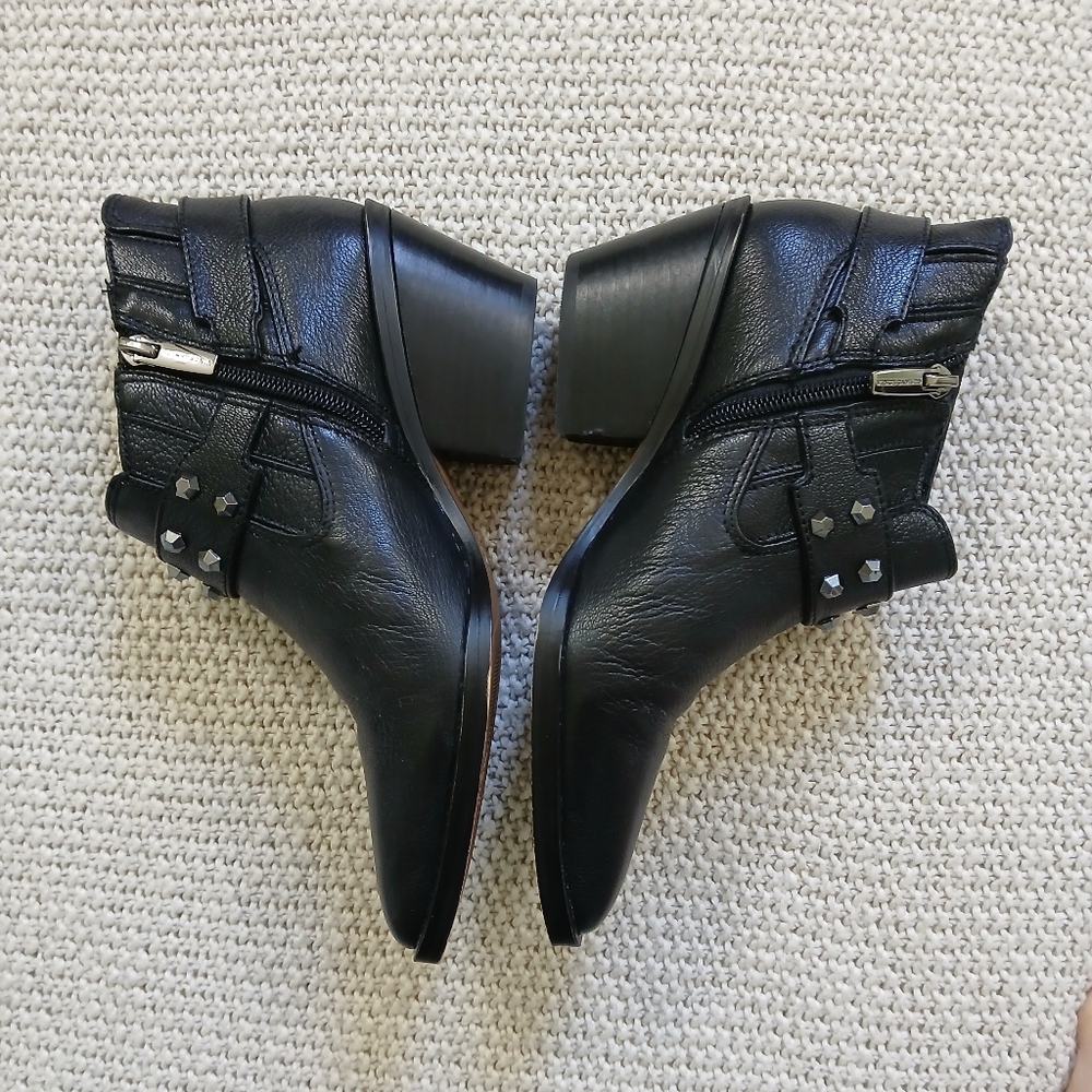 Vince Camuto Meskitte Western Bootie - Picture 13 of 16